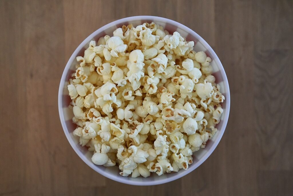 Niezawodny sposób na domowy popcorn bez mikrofali