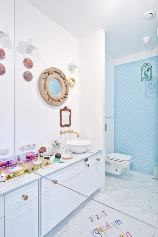 płytki flabellum light blue raw decor pod prysznicem w eklektycznej łazience