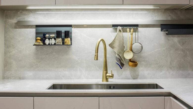 Jak poprawić smak wody kranowej? Sposoby na usunięcie nieprzyjemnych zapachów i smaków