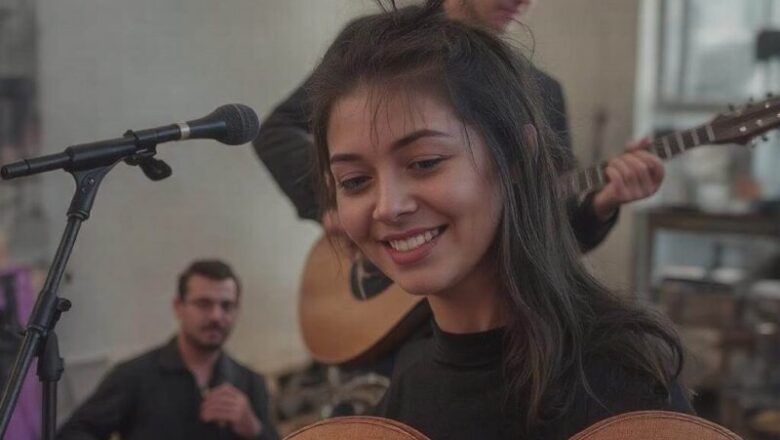 Jak historia muzyki wpływa na współczesne brzmienia: od klasyki do nowoczesnych hitów