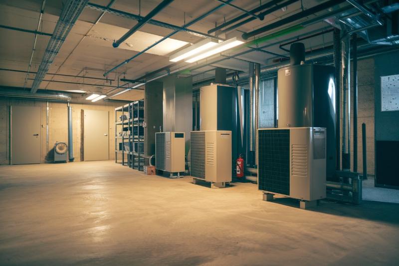 nowoczesna kotłownia z pompami ciepła i zbiornikami 1000l